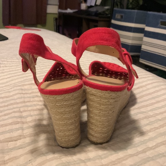 Women’s Skechers Eyelet Turtledove Pattern Red Espadrilles Size 9 - Picture 3 of 7